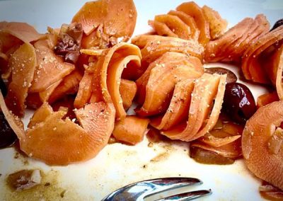 Möhren-Carpaccio mit Pinienkernen